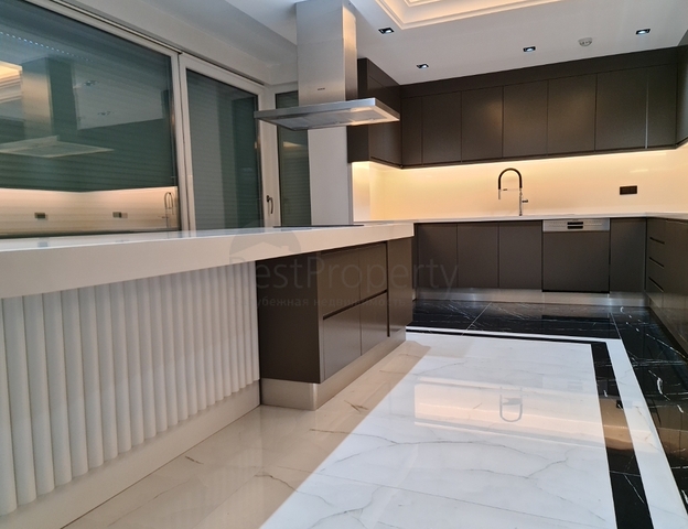 فيلا 8 + 2 على الطراز المغربي في انطاليا 800 متر من البحر