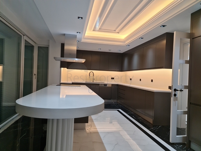 فيلا 8 + 2 على الطراز المغربي في انطاليا 800 متر من البحر