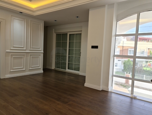 فيلا 8 + 2 على الطراز المغربي في انطاليا 800 متر من البحر