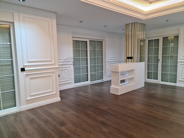 فيلا 8 + 2 على الطراز المغربي في انطاليا 800 متر من البحر