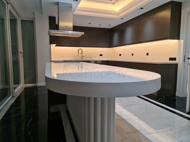 فيلا 8 + 2 على الطراز المغربي في انطاليا 800 متر من البحر