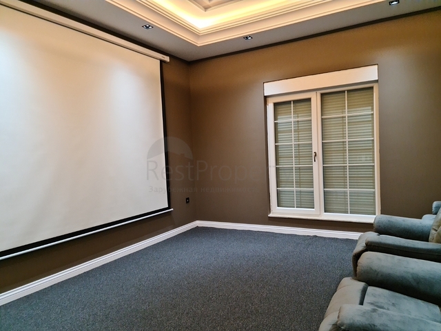 فيلا 8 + 2 على الطراز المغربي في انطاليا 800 متر من البحر