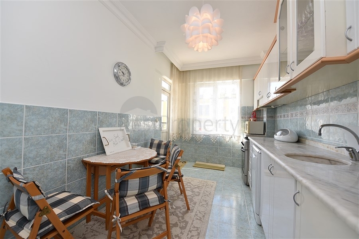 سعر منافس - شقة عائلية 3 غرف وصالة - مطبخ منفصل - في مهموتلار / الانيا 