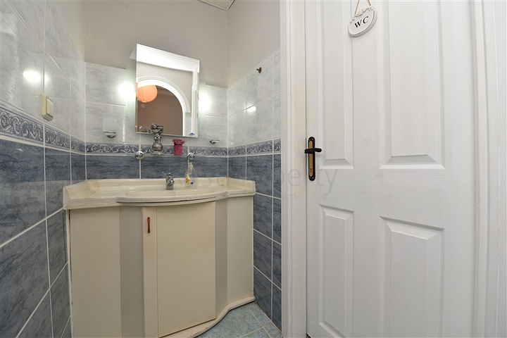 سعر منافس - شقة عائلية 3 غرف وصالة - مطبخ منفصل - في مهموتلار / الانيا 