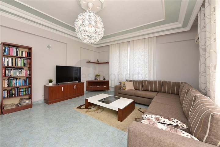 سعر منافس - شقة عائلية 3 غرف وصالة - مطبخ منفصل - في مهموتلار / الانيا 