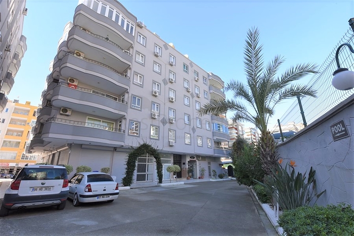 سعر منافس - شقة عائلية 3 غرف وصالة - مطبخ منفصل - في مهموتلار / الانيا 