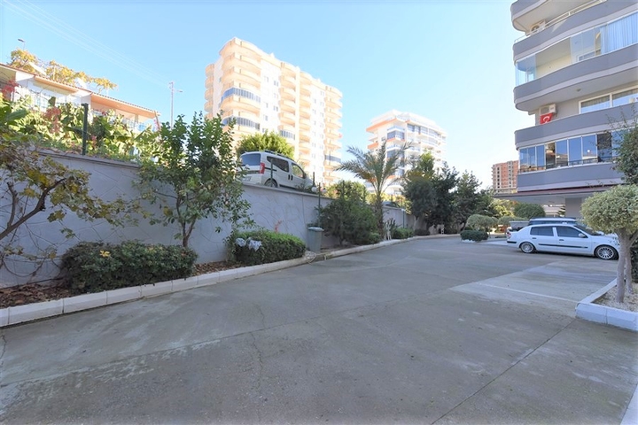 سعر منافس - شقة عائلية 3 غرف وصالة - مطبخ منفصل - في مهموتلار / الانيا 