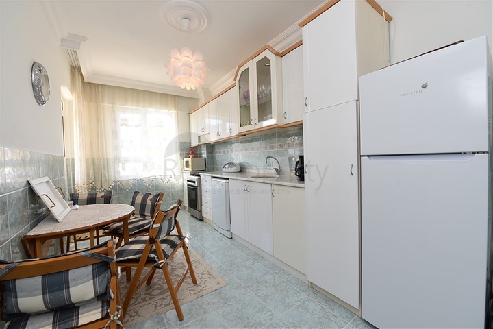 سعر منافس - شقة عائلية 3 غرف وصالة - مطبخ منفصل - في مهموتلار / الانيا 