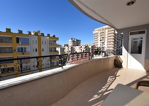 سعر منافس - شقة عائلية 3 غرف وصالة - مطبخ منفصل - في مهموتلار / الانيا 