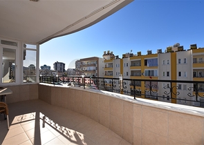 سعر منافس - شقة عائلية 3 غرف وصالة - مطبخ منفصل - في مهموتلار / الانيا 