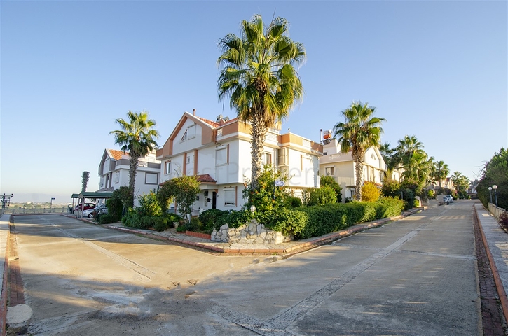 فيلا منفصلة 3 + 1 مع الأثاث في لارا أنطاليا