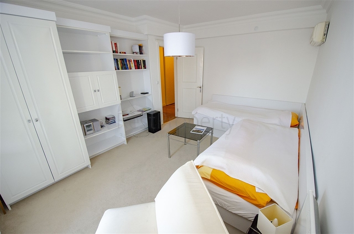 فيلا منفصلة 3 + 1 مع الأثاث في لارا أنطاليا