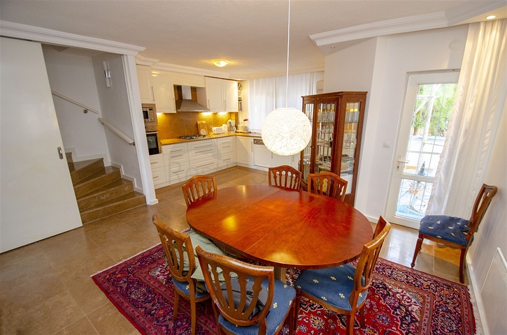 فيلا منفصلة 3 + 1 مع الأثاث في لارا أنطاليا