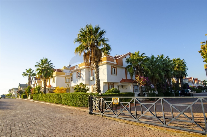 فيلا منفصلة 3 + 1 مع الأثاث في لارا أنطاليا