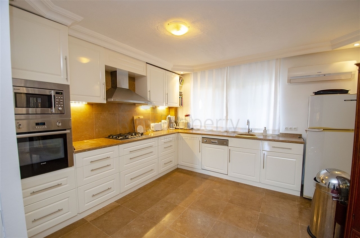 فيلا منفصلة 3 + 1 مع الأثاث في لارا أنطاليا