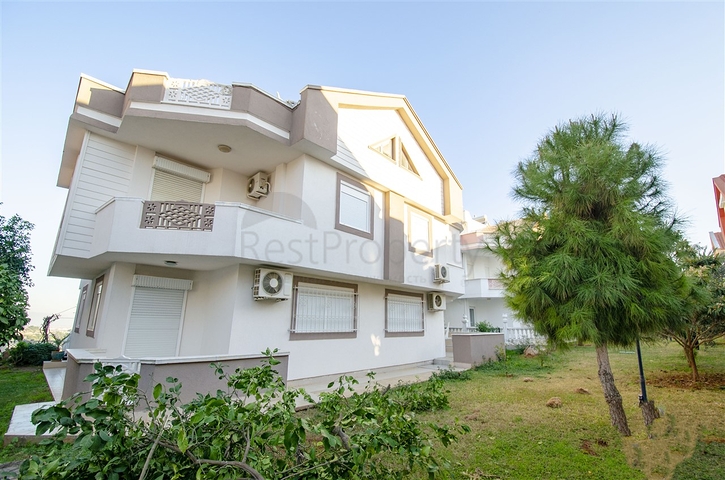 فيلا منفصلة 3 + 1 مع الأثاث في لارا أنطاليا