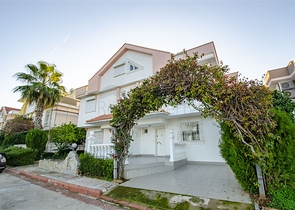 فيلا منفصلة 3 + 1 مع الأثاث في لارا أنطاليا