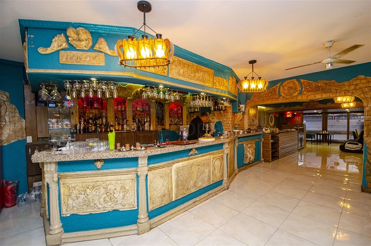 مشروع استثماري الجاهز ، مطعم للبيع في لارا