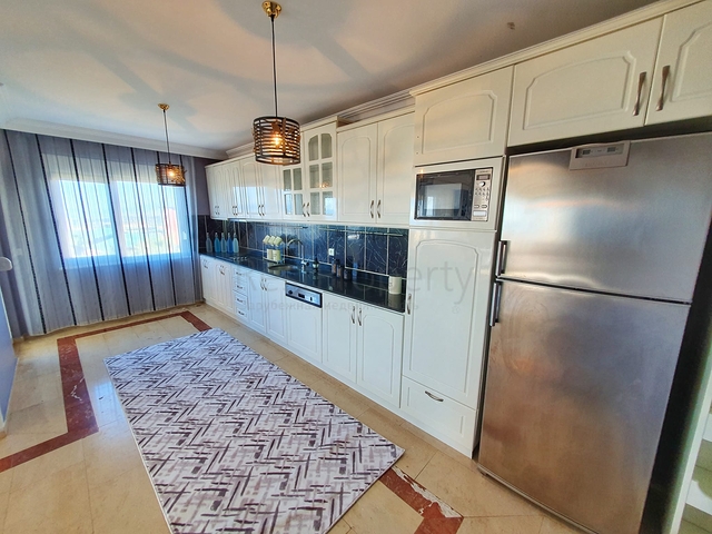 اطلالة بحر وقلعة - شقة عائلية 3 غرف وصالة - سعر منافس - ضمن منطقة مهموتلار / الانيا 