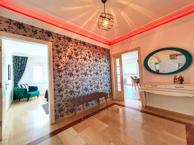 اطلالة بحر وقلعة - شقة عائلية 3 غرف وصالة - سعر منافس - ضمن منطقة مهموتلار / الانيا 