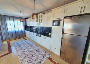 اطلالة بحر وقلعة - شقة عائلية 3 غرف وصالة - سعر منافس - ضمن منطقة مهموتلار / الانيا 