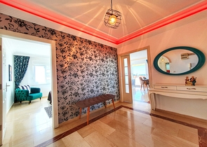 اطلالة بحر وقلعة - شقة عائلية 3 غرف وصالة - سعر منافس - ضمن منطقة مهموتلار / الانيا 