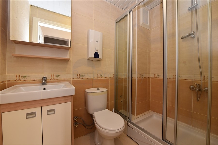 سعر مميز - بنتهاوس مفروشة - في مركز مدينة الانيا 