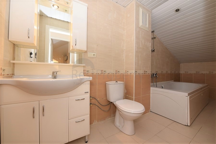 سعر مميز - بنتهاوس مفروشة - في مركز مدينة الانيا 