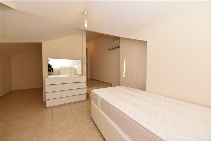 سعر مميز - بنتهاوس مفروشة - في مركز مدينة الانيا 