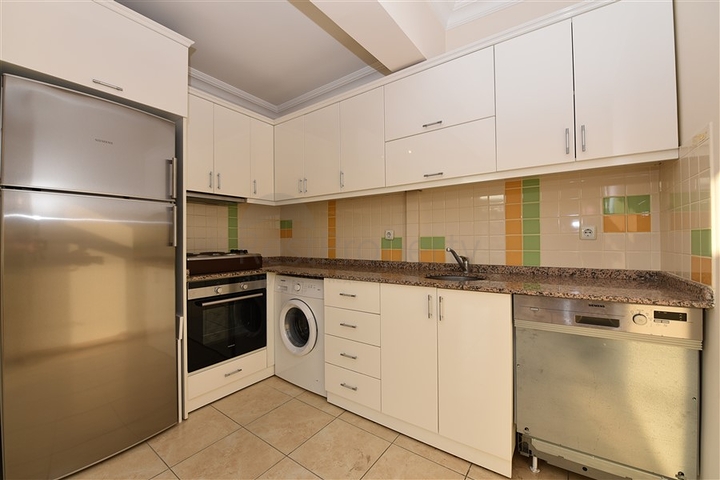 سعر مميز - بنتهاوس مفروشة - في مركز مدينة الانيا 