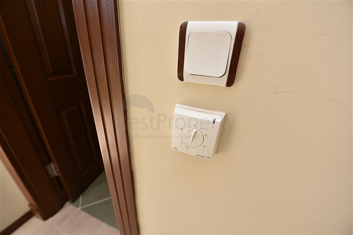 اطلالة بحر مباشرة - شقة عائلية 2 غرفة وصالة - في الانيا 