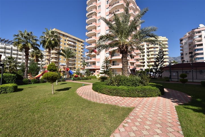 اطلالة بحر مباشرة - شقة عائلية 2 غرفة وصالة - في الانيا 