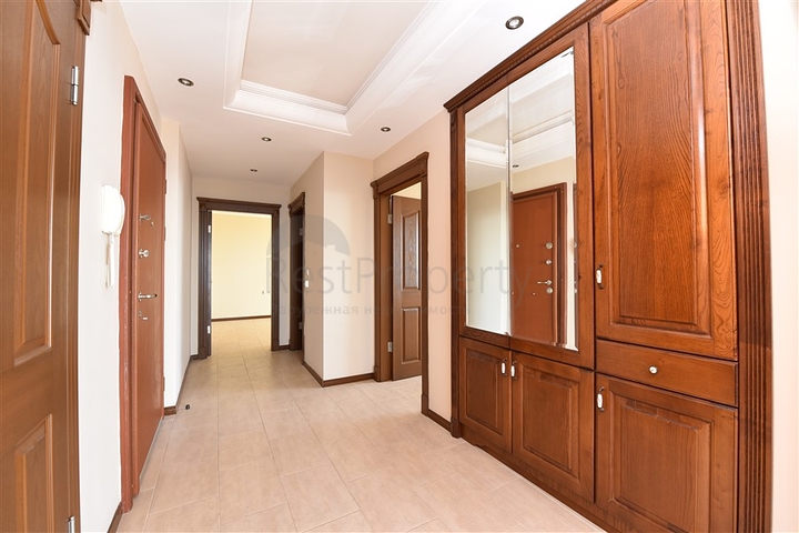 اطلالة بحر مباشرة - شقة عائلية 2 غرفة وصالة - في الانيا 