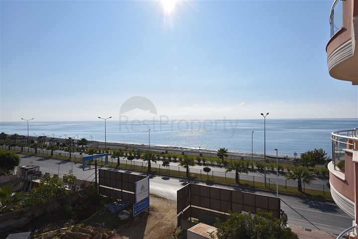 اطلالة بحر مباشرة - شقة عائلية 2 غرفة وصالة - في الانيا 