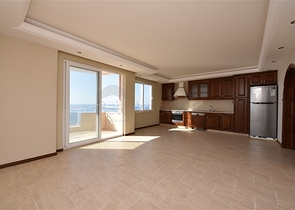 اطلالة بحر مباشرة - شقة عائلية 2 غرفة وصالة - في الانيا 