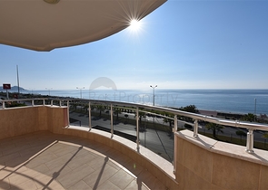 اطلالة بحر مباشرة - شقة عائلية 2 غرفة وصالة - في الانيا 