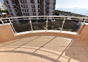 اطلالة بحر مباشرة - شقة عائلية 2 غرفة وصالة - في الانيا 