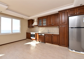 اطلالة بحر مباشرة - شقة عائلية 2 غرفة وصالة - في الانيا 