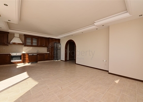 اطلالة بحر مباشرة - شقة عائلية 2 غرفة وصالة - في الانيا 