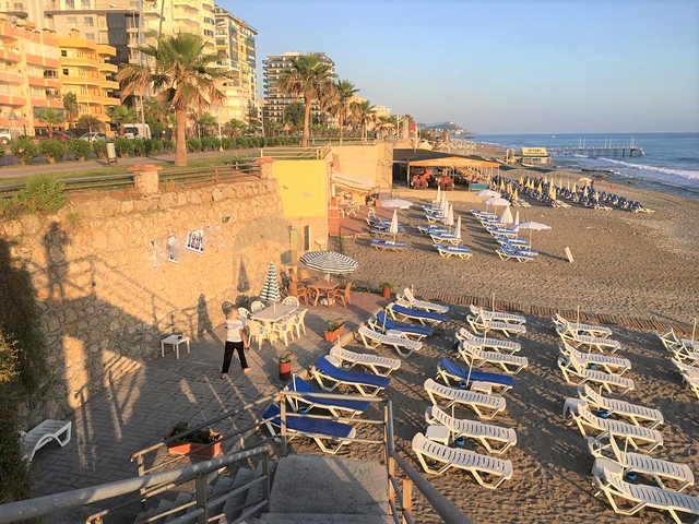 20 متر الى البحر فقط !! شقة غرفة وصالة بسعر منافس - في الانيا 