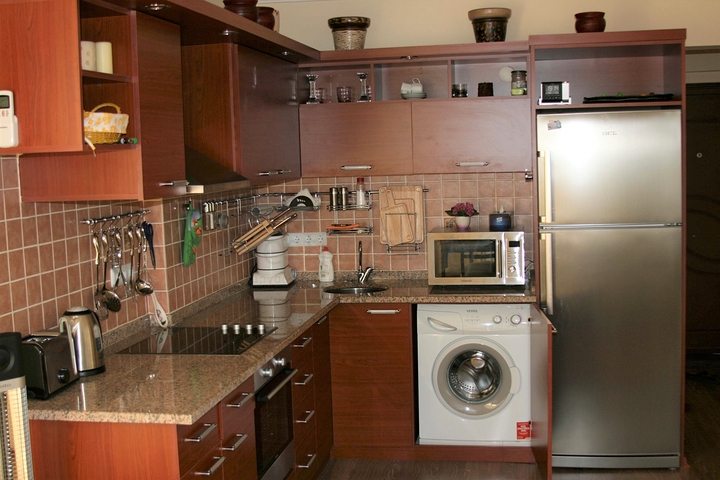 20 متر الى البحر فقط !! شقة غرفة وصالة بسعر منافس - في الانيا 