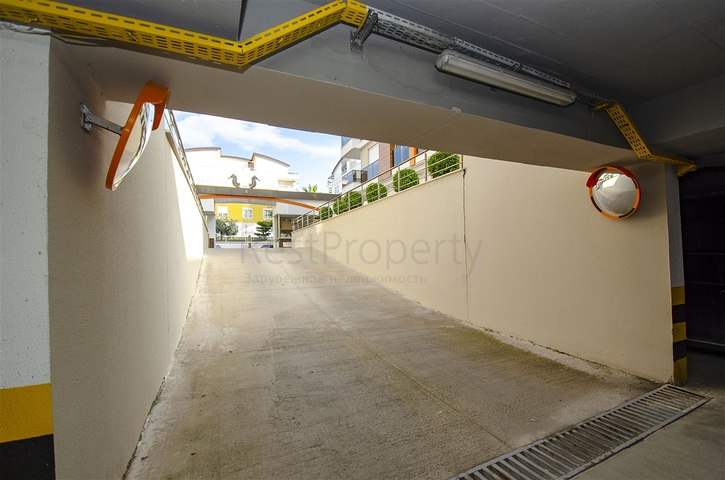 شقة واسعة 3 + 1 مع مطبخ منفصل في المجمع يبعد  600 متر إلى البحر