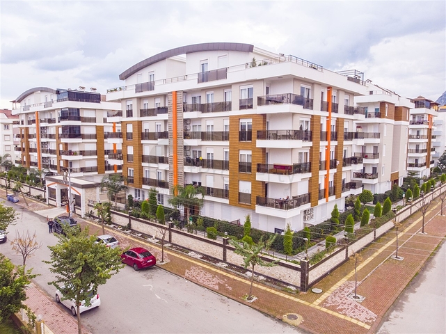 شقة واسعة 3 + 1 مع مطبخ منفصل في المجمع يبعد  600 متر إلى البحر