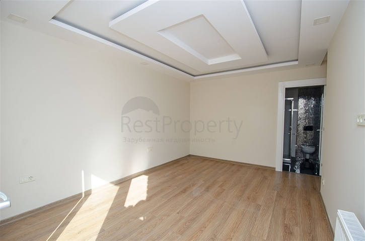 شقة واسعة 3 + 1 مع مطبخ منفصل في المجمع يبعد  600 متر إلى البحر