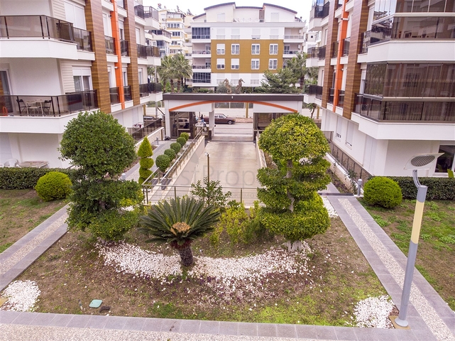 شقة واسعة 3 + 1 مع مطبخ منفصل في المجمع يبعد  600 متر إلى البحر