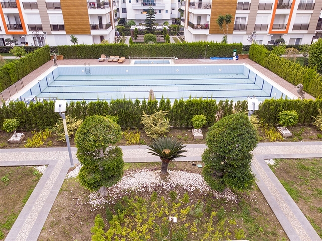 شقة واسعة 3 + 1 مع مطبخ منفصل في المجمع يبعد  600 متر إلى البحر