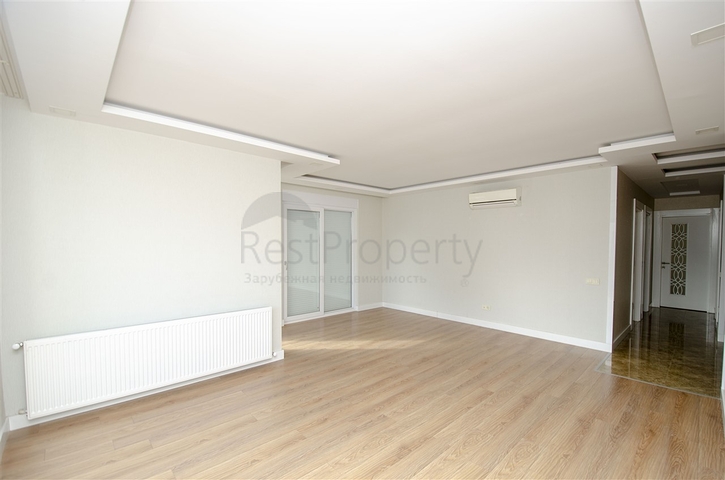 شقة واسعة 3 + 1 مع مطبخ منفصل في المجمع يبعد  600 متر إلى البحر