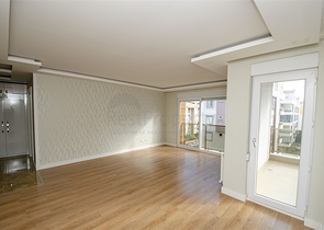 شقة واسعة 3 + 1 مع مطبخ منفصل في المجمع يبعد  600 متر إلى البحر