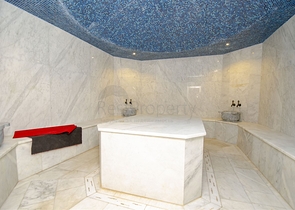 شقة واسعة 3 + 1 مع مطبخ منفصل في المجمع يبعد  600 متر إلى البحر