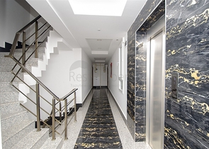 شقة واسعة 3 + 1 مع مطبخ منفصل في المجمع يبعد  600 متر إلى البحر